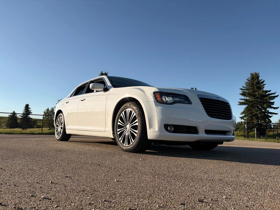 2012 Chrysler 300 (2005-2023) - Image 15 of 31