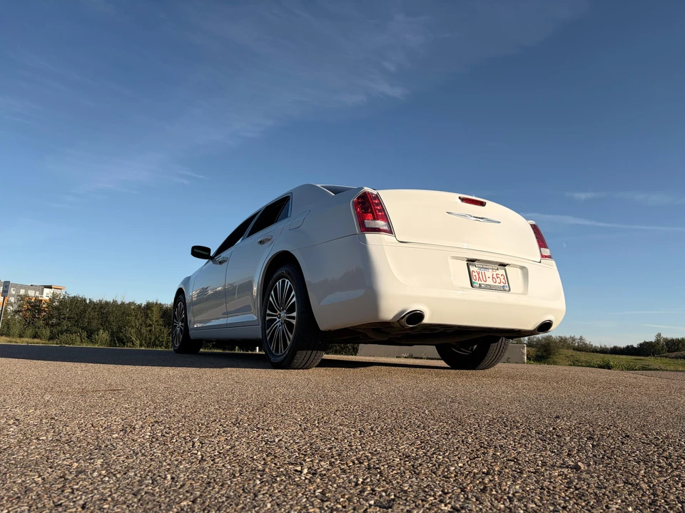 2012 Chrysler 300 (2005-2023) - Image 11 of 31