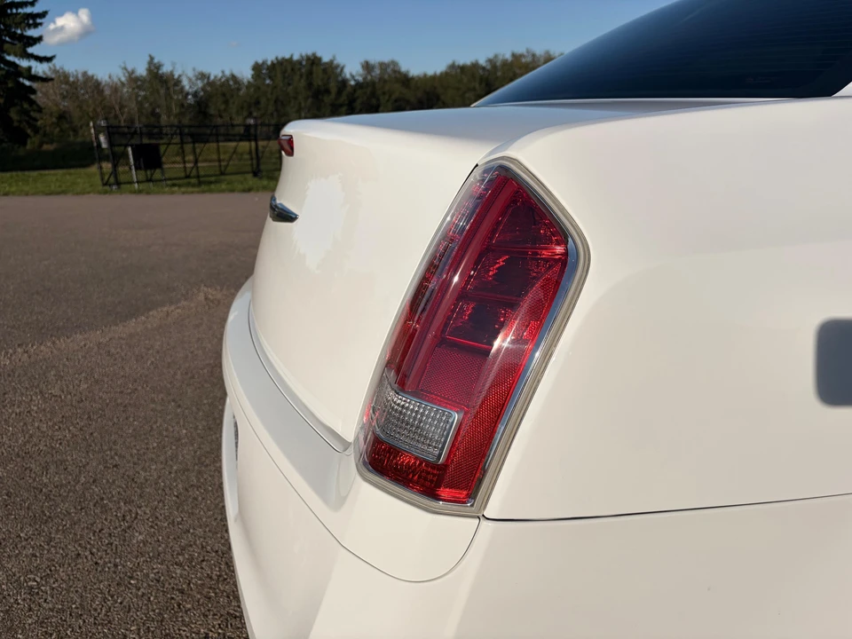 2012 Chrysler 300 (2005-2023) - Image 28 of 31