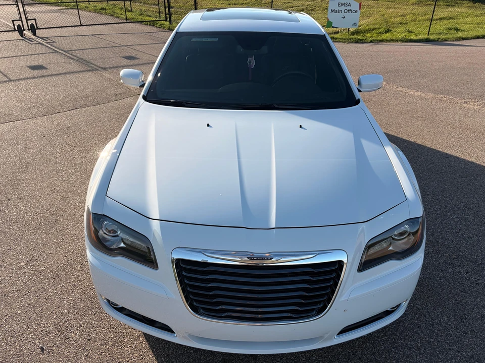 2012 Chrysler 300 (2005-2023) - Image 6 of 31