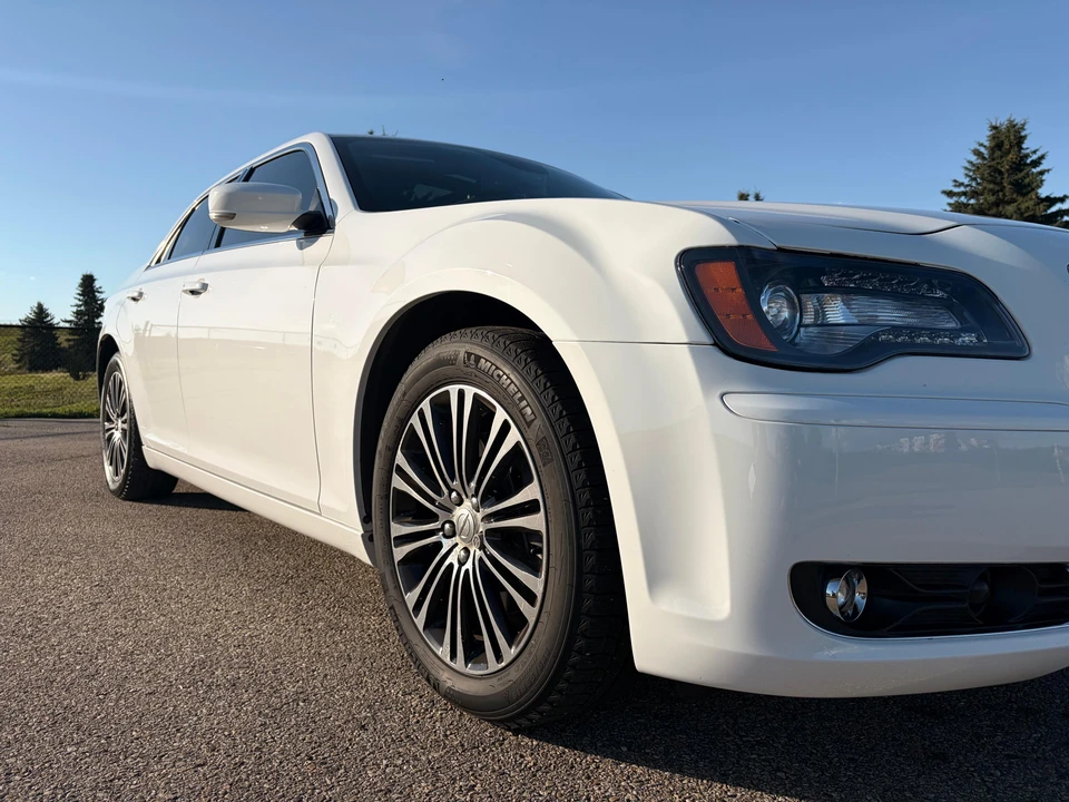 2012 Chrysler 300 (2005-2023) - Image 16 of 31