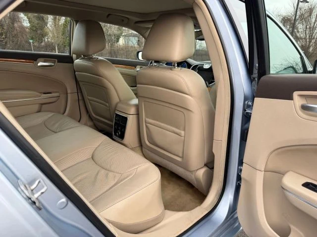 2012 Chrysler 300 (2005-2023) - Image 11 of 12