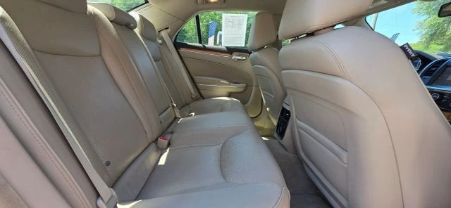 2012 Chrysler 300 (2005-2023) - Image 16 of 19