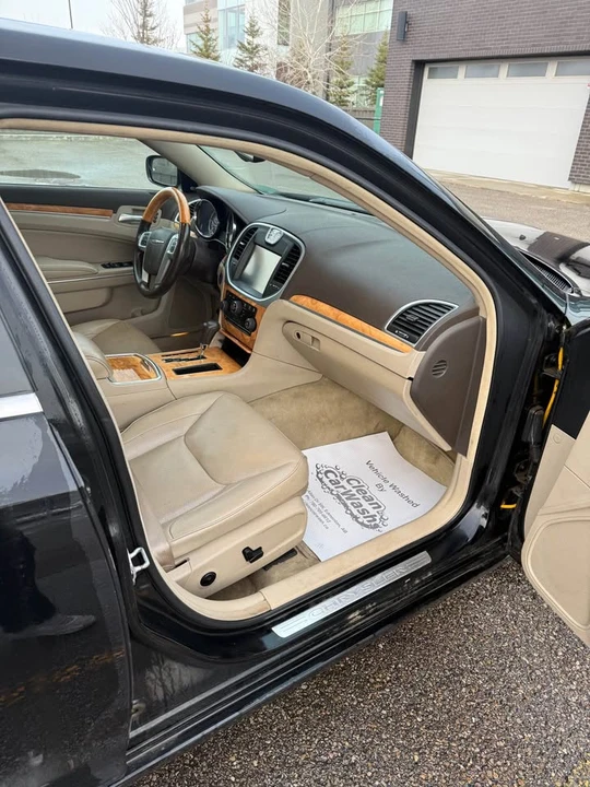 2012 Chrysler 300 (2005-2023) - Image 4 of 15