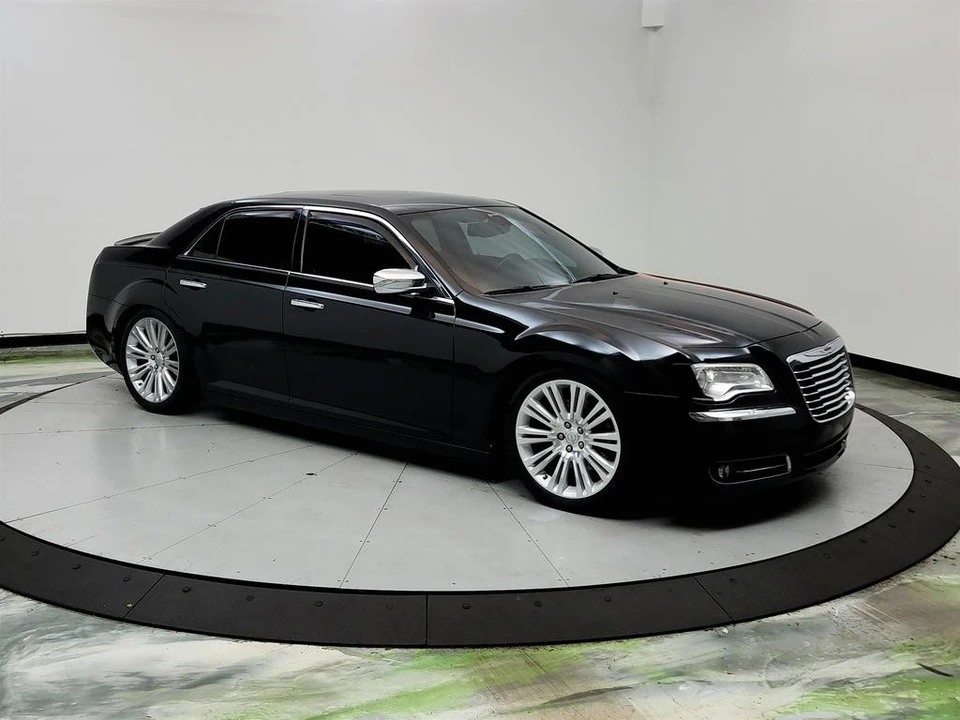 2012 Chrysler 300 (2005-2023) - Image 3 of 12