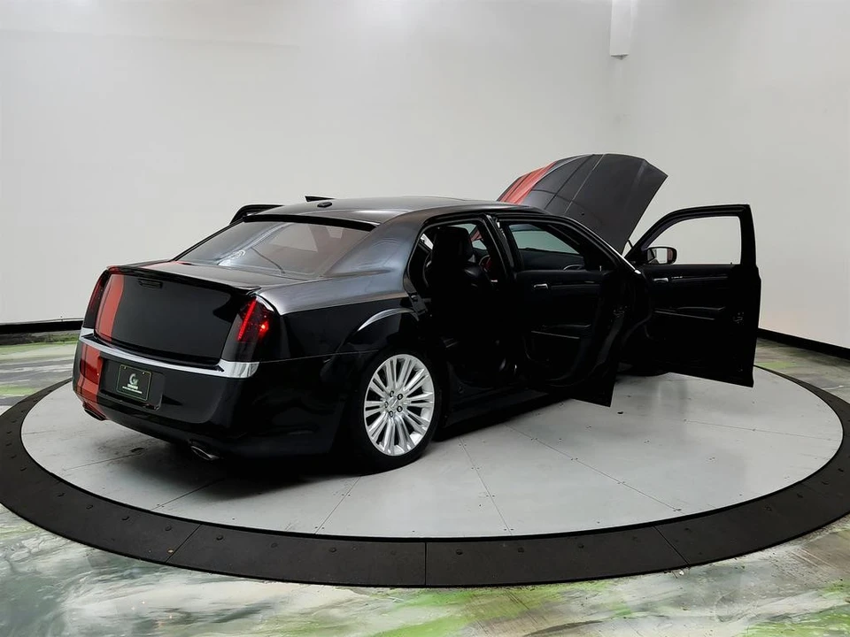 2012 Chrysler 300 (2005-2023) - Image 11 of 12