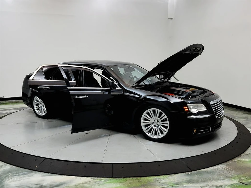 2012 Chrysler 300 (2005-2023) - Image 10 of 12