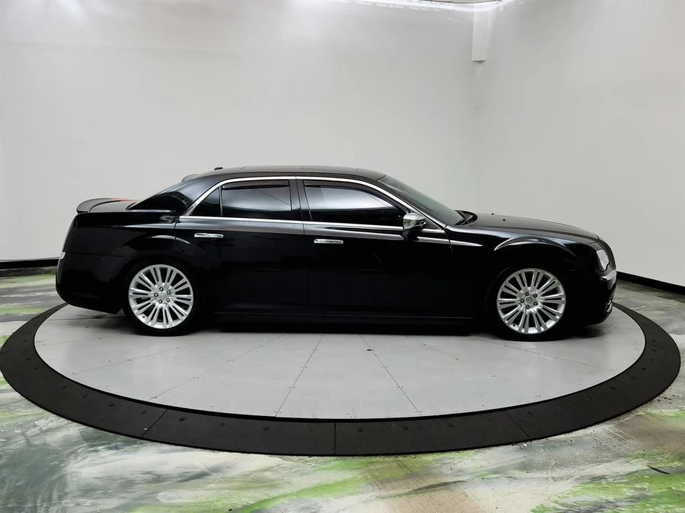 2012 Chrysler 300 (2005-2023) - Image 4 of 12