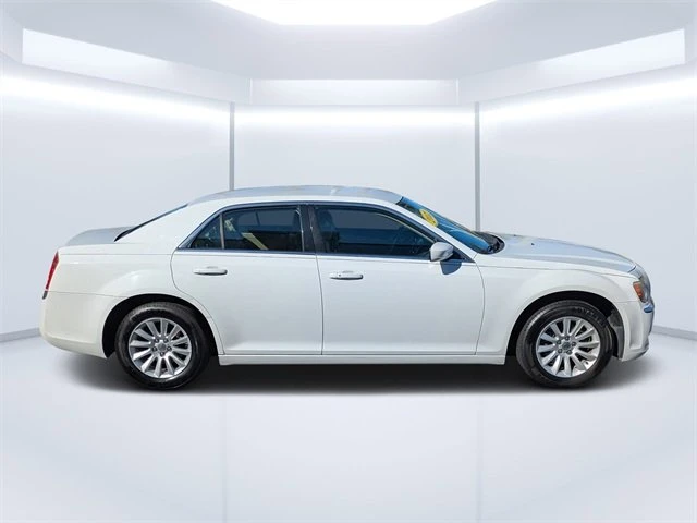 2012 Chrysler 300 (2005-2023) - Image 4 of 8