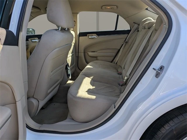 2012 Chrysler 300 (2005-2023) - Image 7 of 8