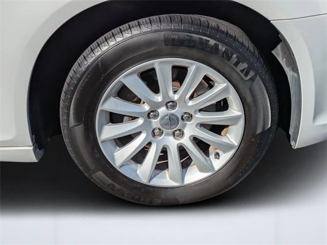 2012 Chrysler 300 (2005-2023) - Image 8 of 8