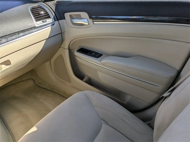 2012 Chrysler 300 (2005-2023) - Image 6 of 8