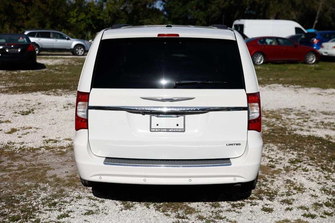 2012 Chrysler Town & Country - Image 9 of 12