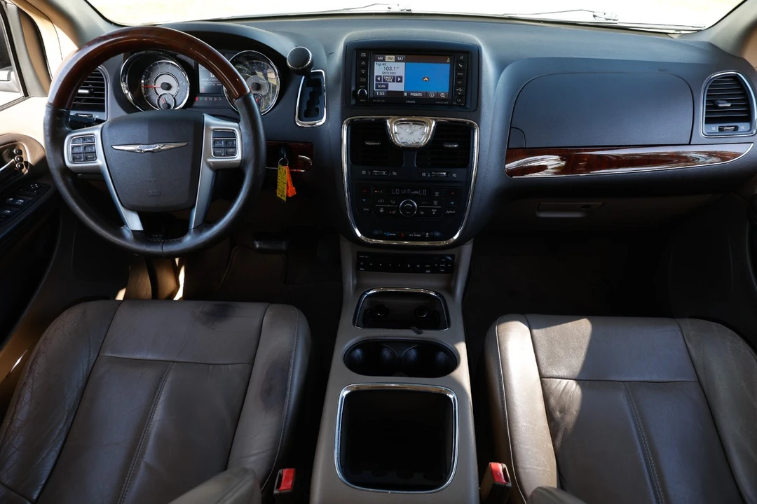 2012 Chrysler Town & Country - Image 2 of 12