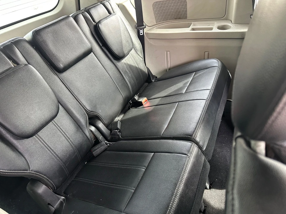 2012 Chrysler Town & Country - Image 19 of 21