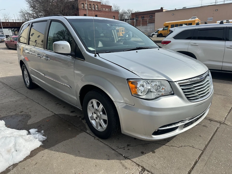 2012 Chrysler Town & Country - Image 8 of 21