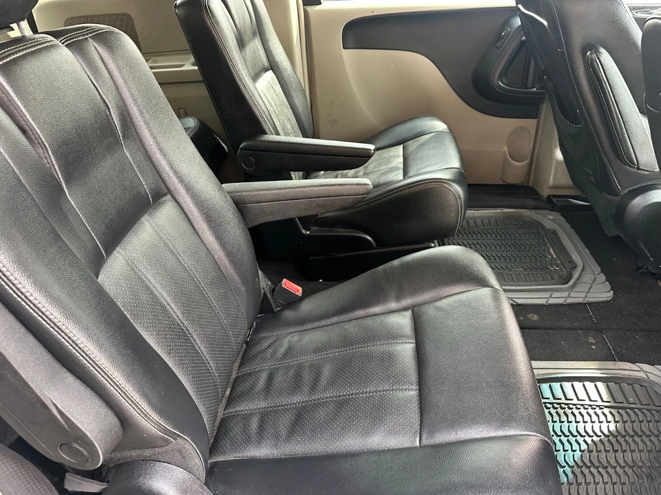 2012 Chrysler Town & Country - Image 18 of 21