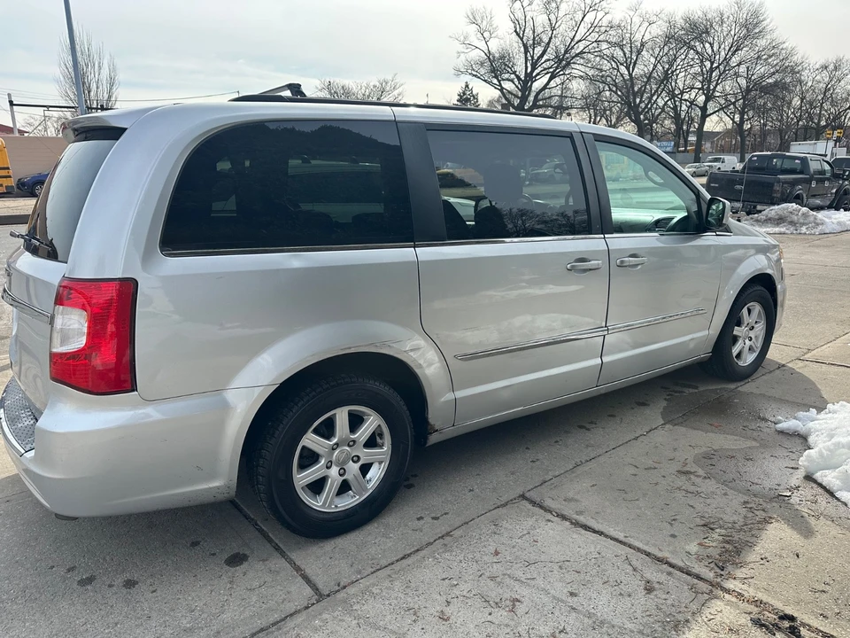 2012 Chrysler Town & Country - Image 7 of 21