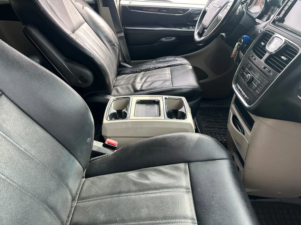 2012 Chrysler Town & Country - Image 15 of 21