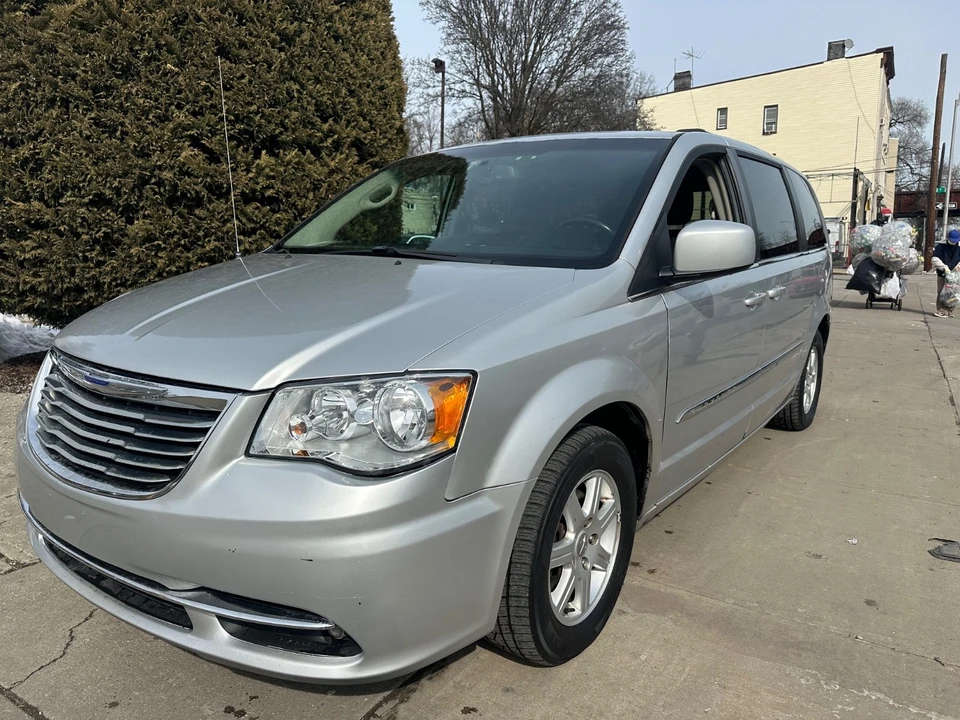 2012 Chrysler Town & Country - Image 2 of 21