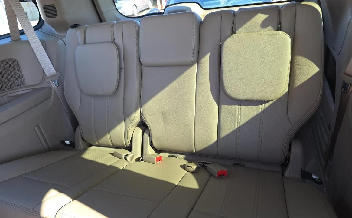 2012 Chrysler Town & Country - Image 14 of 15