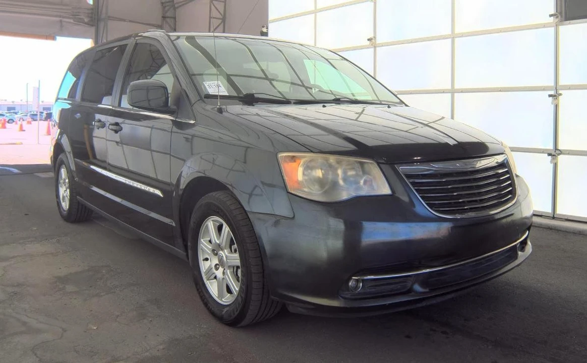 2012 Chrysler Town & Country - Image 3 of 15