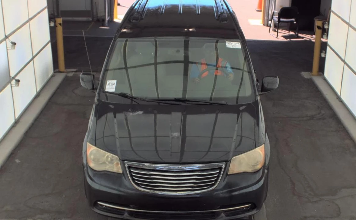 2012 Chrysler Town & Country - Image 2 of 15