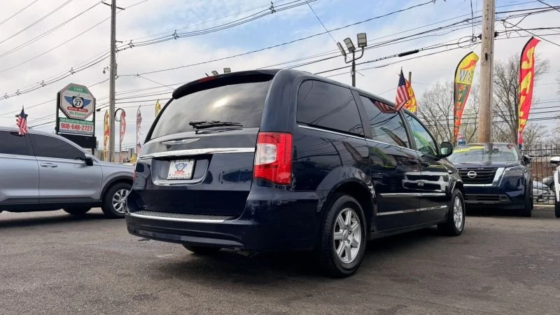 2012 Chrysler Town & Country - Image 9 of 12