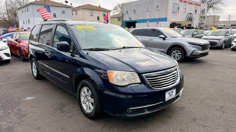 2012 Chrysler Town & Country - Image 2 of 12