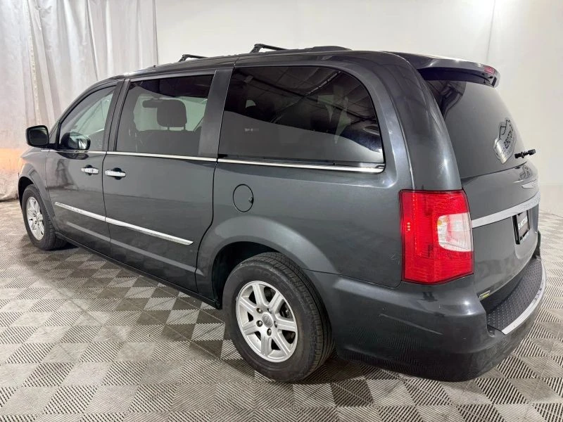 2012 Chrysler Town & Country - Image 5 of 12