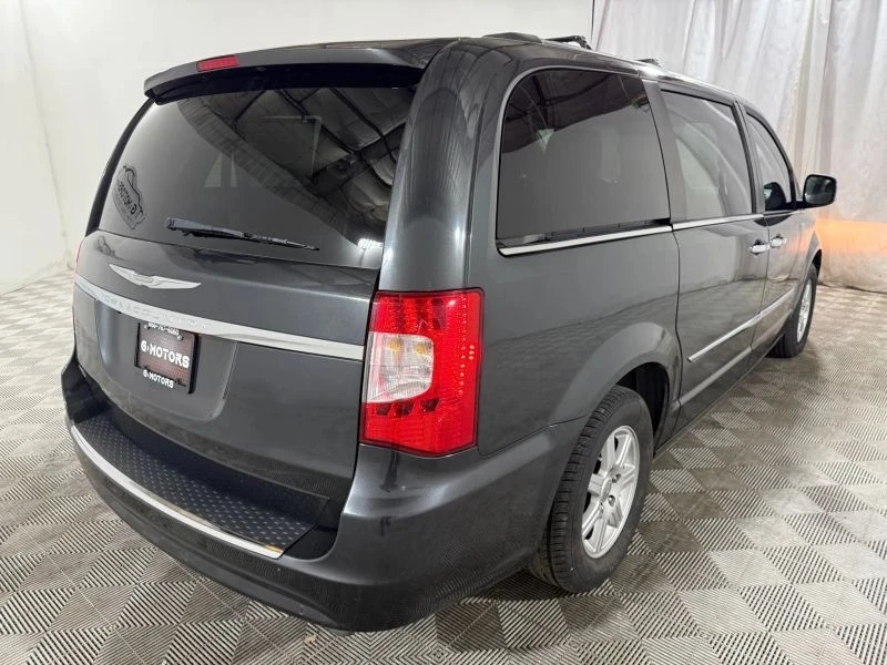 2012 Chrysler Town & Country - Image 7 of 12