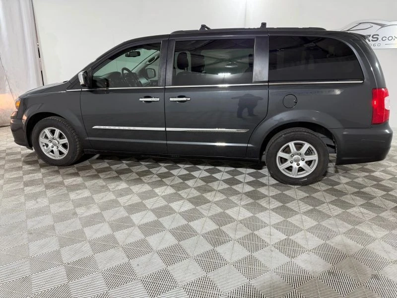 2012 Chrysler Town & Country - Image 4 of 12