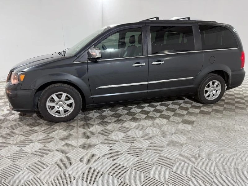 2012 Chrysler Town & Country - Image 3 of 12