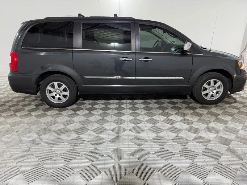 2012 Chrysler Town & Country - Image 9 of 12