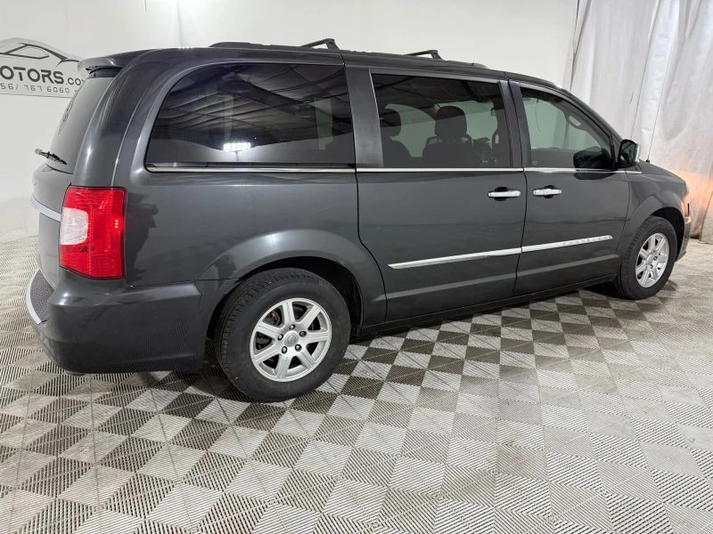 2012 Chrysler Town & Country - Image 8 of 12