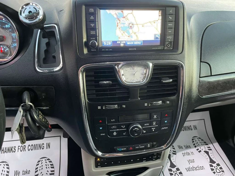 2012 Chrysler Town & Country - Image 12 of 17