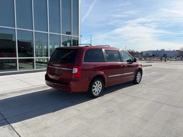 2012 Chrysler Town & Country - Image 4 of 19