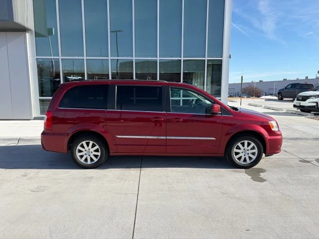 2012 Chrysler Town & Country - Image 3 of 19