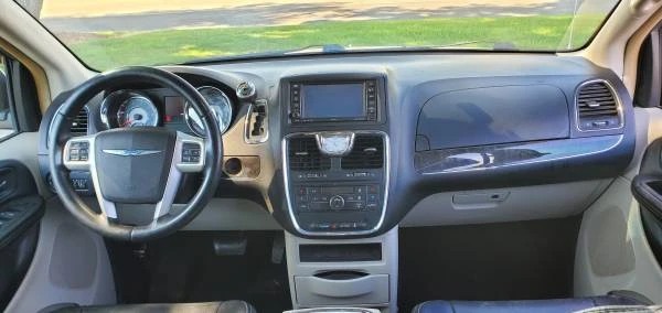 2012 Chrysler Town & Country - Image 3 of 12