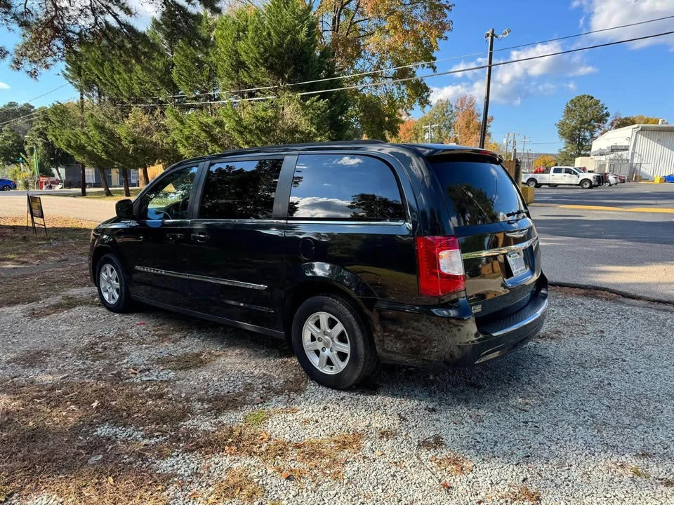 2012 Chrysler Town & Country - Image 5 of 12