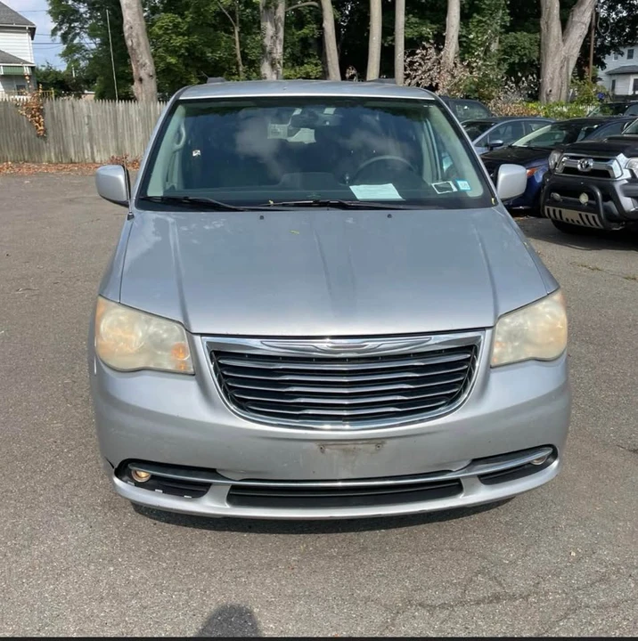 2012 Chrysler Town & Country - Image 2 of 11