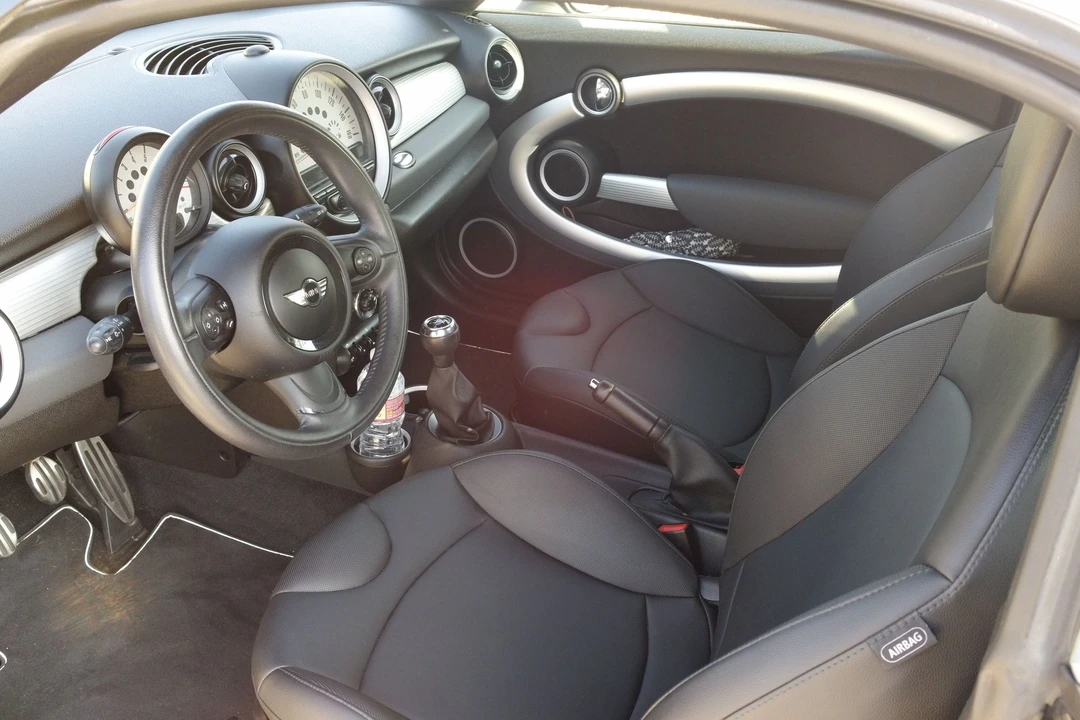 2012 Mini Coupe & Roadster - Image 4 of 6
