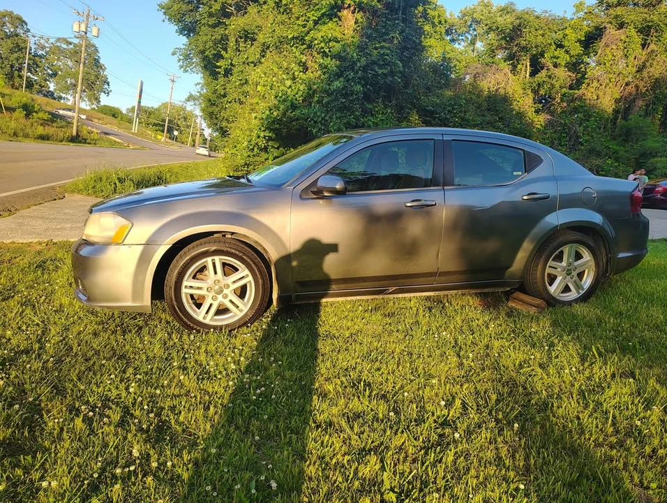 2012 Dodge Avenger Sedan - Image 4 of 5