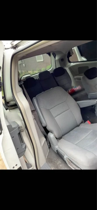 2012 Dodge Caravan - Image 4 of 10