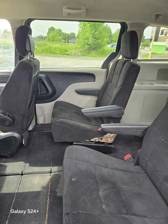 2012 Dodge Caravan - Image 5 of 7