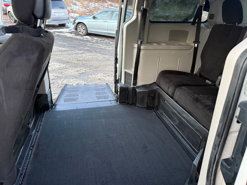 2012 Dodge Caravan - Image 19 of 21