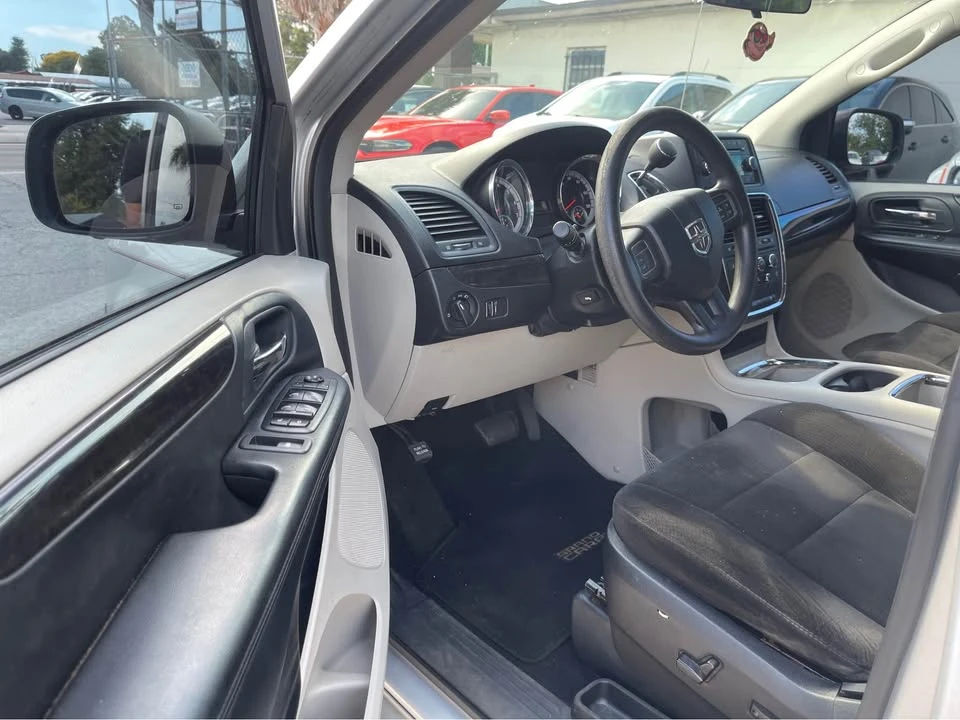 2012 Dodge Caravan - Image 11 of 20
