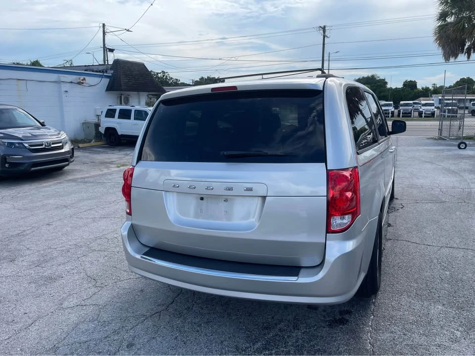 2012 Dodge Caravan - Image 8 of 20