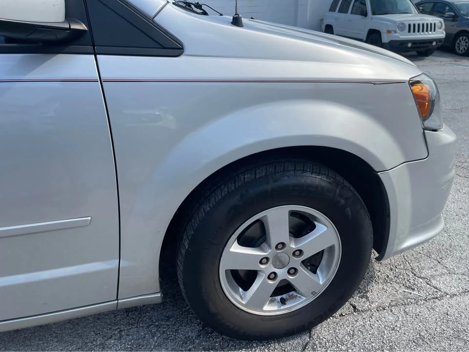 2012 Dodge Caravan - Image 17 of 20