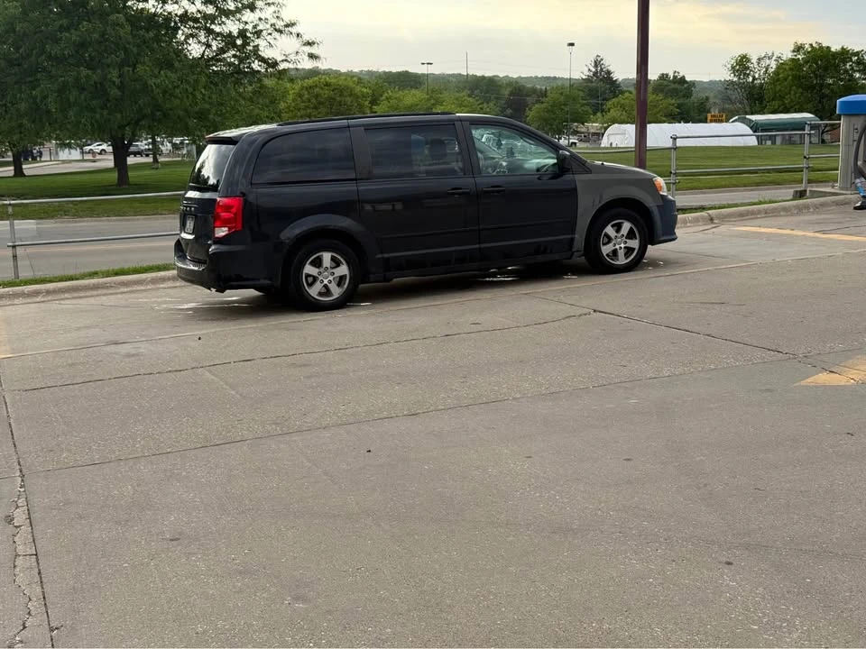 2012 Dodge Caravan - Image 8 of 18